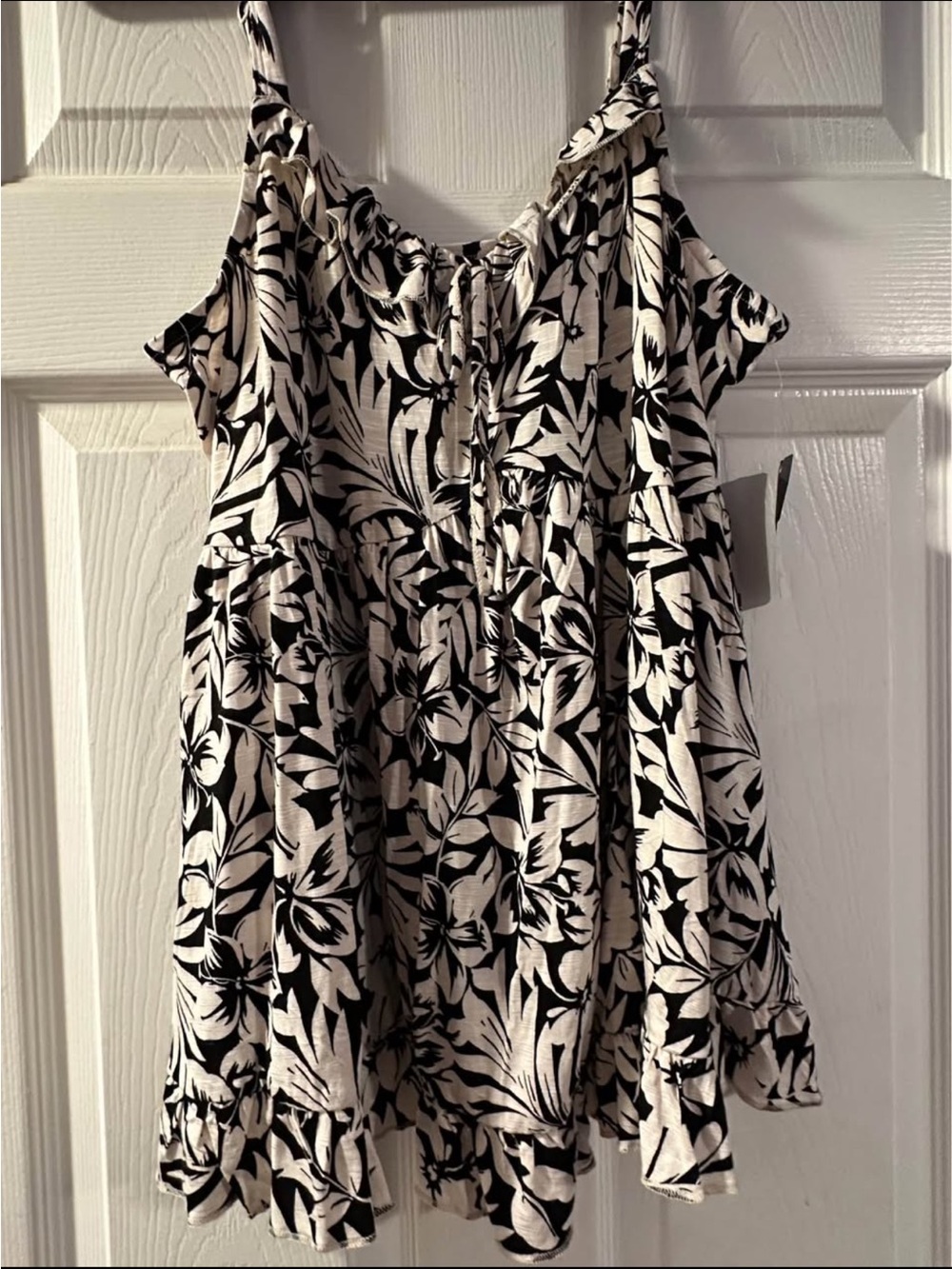 torrid NWT Black & Cream Floral Tank Top